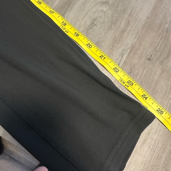 Daisy Fuentes Black Capri’s 1X NWT - Picture 4 of 6